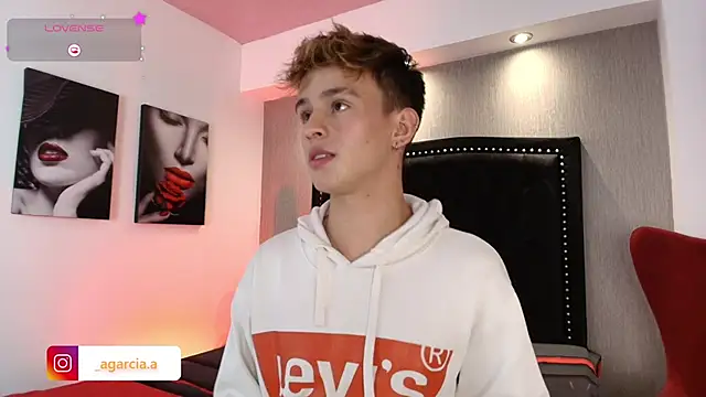 LiamWildx20 online show from February 17, 2026, 4:42 am