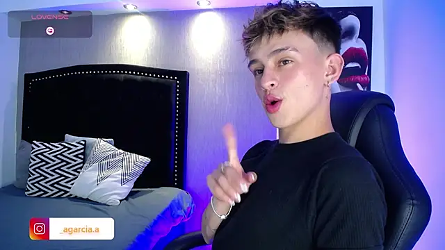 LiamWildx20 online show from April 9, 2026, 4:45 am