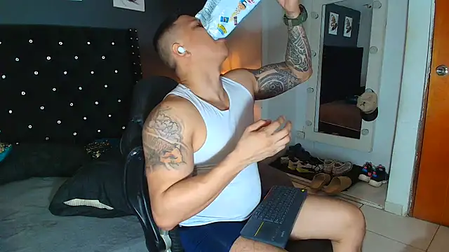 ethan dalton  online show from September 22, 2025, 2:46 am