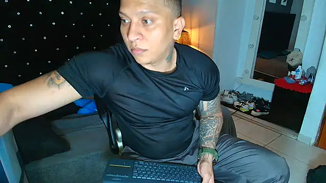 ethan dalton  online show from September 26, 2025, 3:21 am