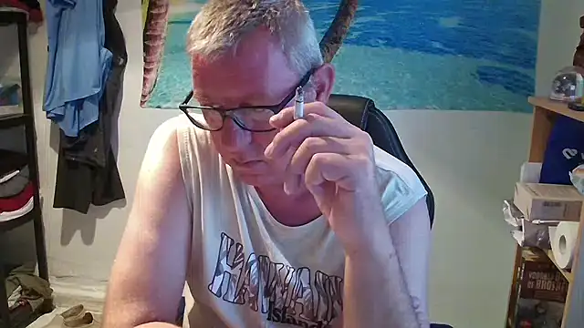 Snapshot of JamesBauer chatting on June 4, 2026, 5:13 am JamesBauer online show from June 4, 2026, 5:13 am