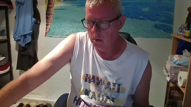 Snapshot of JamesBauer chatting on June 5, 2026, 4:41 am JamesBauer online show from June 5, 2026, 4:41 am