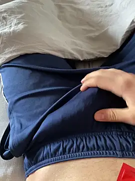 maxvlcn online show from October 15, 2025, 7:52 am