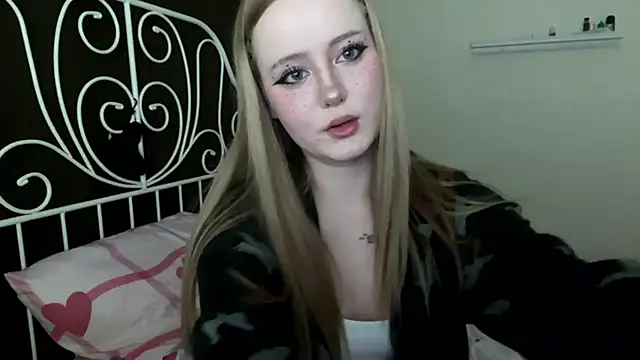 LolyaMin online show from April 25, 2026, 7:22 pm