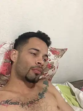 Snapshot of HenriquePhn chatting on June 2, 2026, 10:28 am HenriquePhn online show from June 2, 2026, 10:28 am