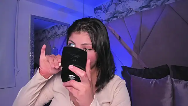 abby roux online show from December 15, 2025, 2:49 am