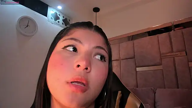 Snapshot of abby_roux chatting on February 14, 2026, 3:47 am abby roux online show from February 14, 2026, 3:47 am