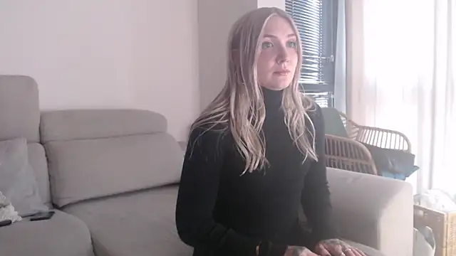 tattoobbgirl online show from November 29, 2025, 4:10 pm