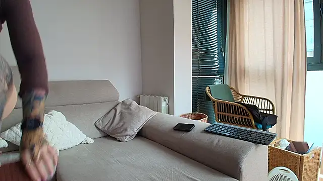 tattoobbgirl online show from February 9, 2026, 2:32 pm