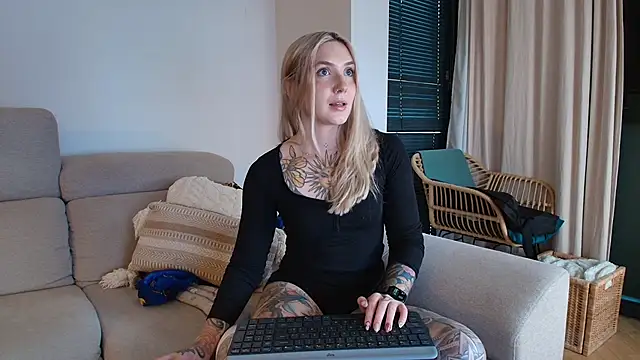 tattoobbgirl online show from March 6, 2026, 5:42 pm