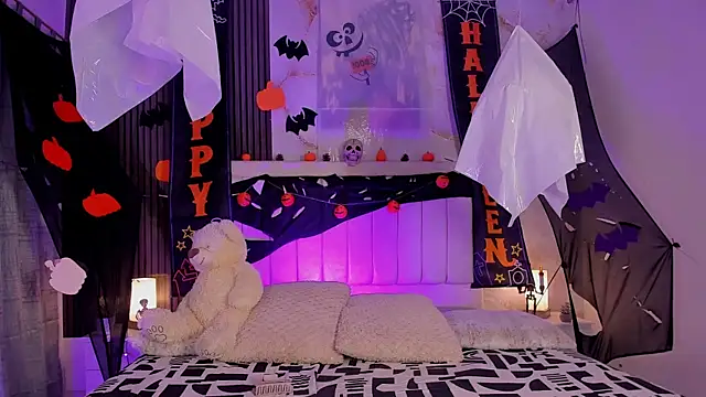 peachandtyron  online show from November 4, 2025, 3:27 am