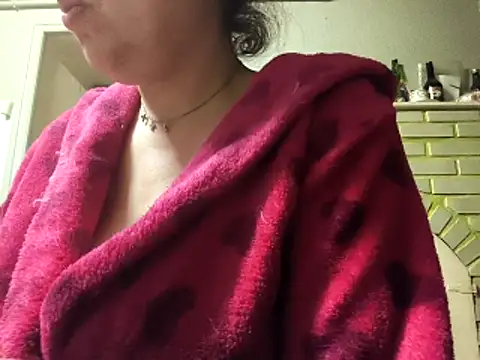 mimi19820 online show from April 16, 2026, 9:39 pm