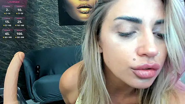 IzabelaTessa online show from October 1, 2025, 7:20 pm