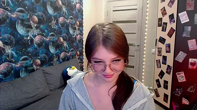 GinnyBlacky online show from October 8, 2025, 4:15 pm