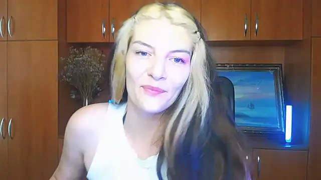 Snapshot of VanessaRey_ chatting on June 14, 2026, 6:37 am VanessaRey online show from June 14, 2026, 6:37 am