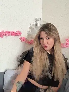 mollygirll online show from October 6, 2025, 8:45 am