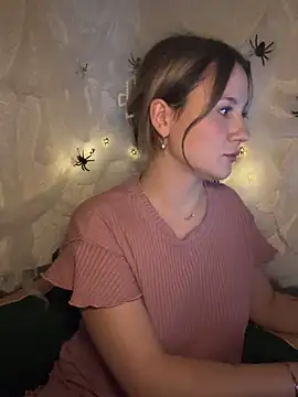 mollygirll online show from October 21, 2025, 6:19 pm