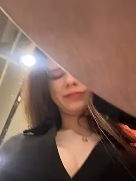 MilaBee online show from February 5, 2026, 9:36 am