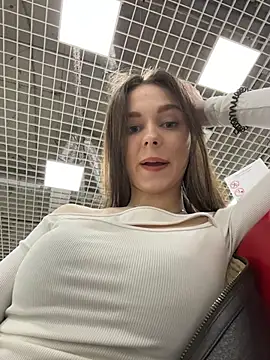 MilaBee online show from April 7, 2026, 11:10 am