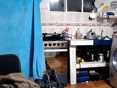 Snapshot of AlanaHotxx chatting on October 28, 2025, 7:34 am AlanaHotxx online show from October 28, 2025, 7:34 am