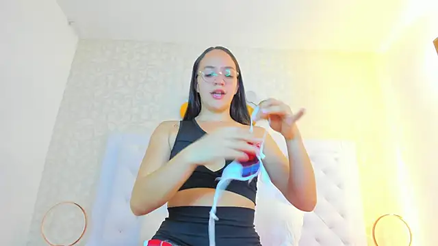 debora scoot online show from December 15, 2025, 10:52 am