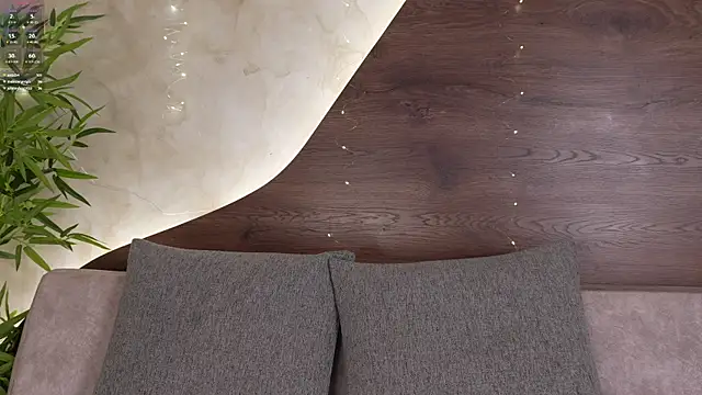 mia lacy  online show from December 21, 2025, 9:22 pm