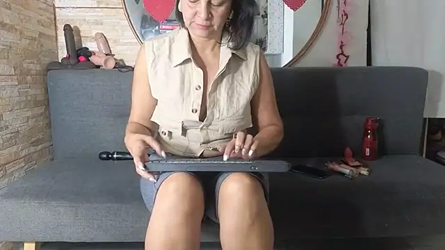 Amadamilf1980 online show from February 7, 2026, 11:47 am