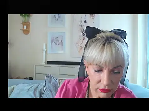 Snapshot of GabrielleTrue chatting on October 27, 2025, 7:34 am GabrielleTrue online show from October 27, 2025, 7:34 am