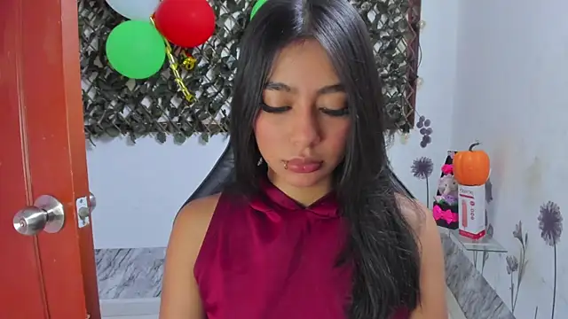 Sarahbrowm  online show from October 28, 2025, 7:38 pm