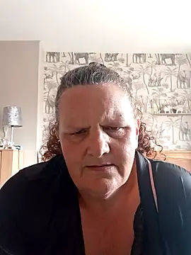 MissQueenBeex online show from March 22, 2025, 3:20 pm