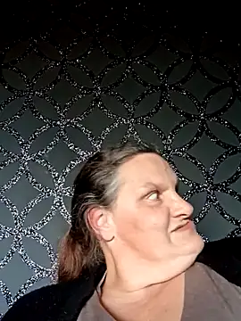 MissQueenBeex online show from October 27, 2025, 3:16 pm