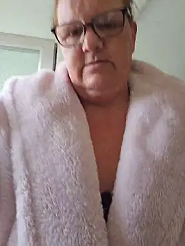 MissQueenBeex online show from June 5, 2026, 7:25 am