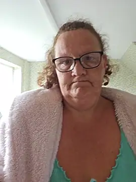 MissQueenBeex online show from June 10, 2026, 8:13 am