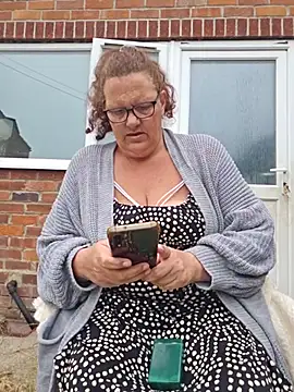 MissQueenBeex online show from June 16, 2026, 7:55 am