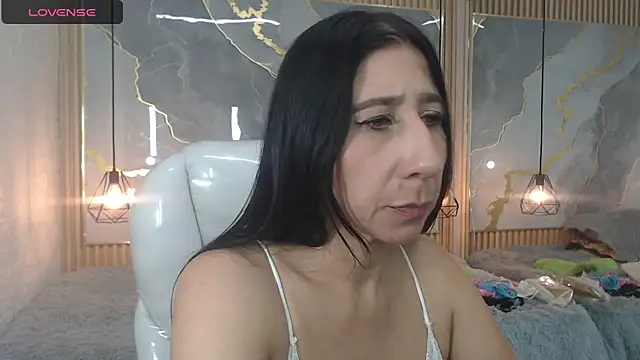 nei girl online show from October 26, 2025, 1:22 am