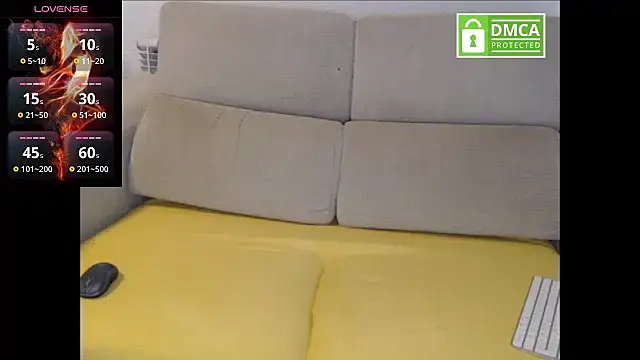 Snapshot of ErikaBird chatting on January 16, 2025, 12:34 am ErikaBird online show from January 16, 2025, 12:34 am