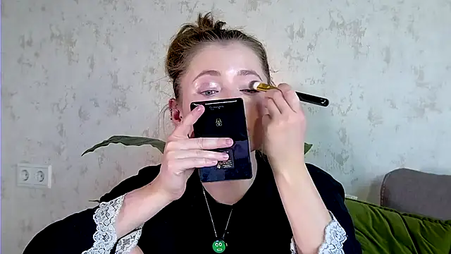 AshleyD  online show from September 30, 2025, 3:11 am