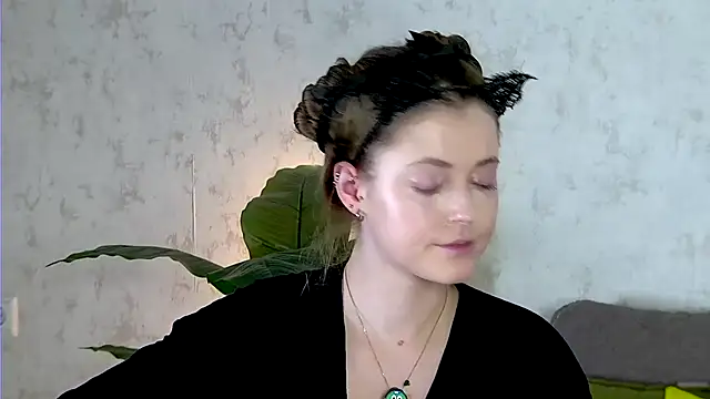 AshleyD  online show from November 24, 2025, 3:28 am