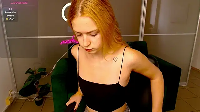 Snapshot of MirandaMayers chatting on October 9, 2025, 11:41 am MirandaMayers online show from October 9, 2025, 11:41 am