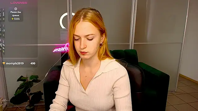 Snapshot of MirandaMayers chatting on October 21, 2025, 11:44 am MirandaMayers online show from October 21, 2025, 11:44 am