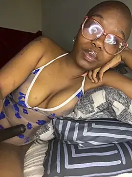 YummyMelanin117 online show from October 21, 2025, 11:05 pm