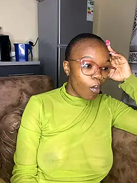 YummyMelanin117 online show from November 6, 2025, 9:15 pm