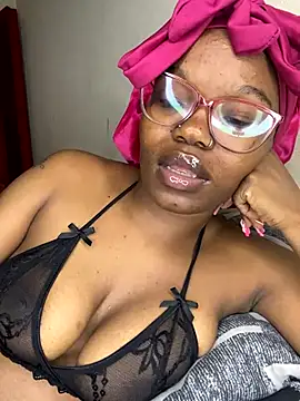 YummyMelanin117 online show from November 26, 2025, 9:49 pm