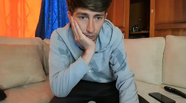 laurent 01 online show from March 21, 2025, 4:40 pm