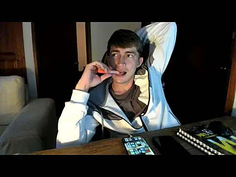 laurent 01 online show from September 15, 2025, 8:53 pm