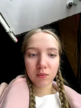 Snapshot of bambi_lu chatting on September 29, 2025, 4:45 pm bambi lu online show from September 29, 2025, 4:45 pm