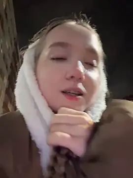 Snapshot of bambi_lu chatting on October 28, 2025, 5:04 pm bambi lu online show from October 28, 2025, 5:04 pm