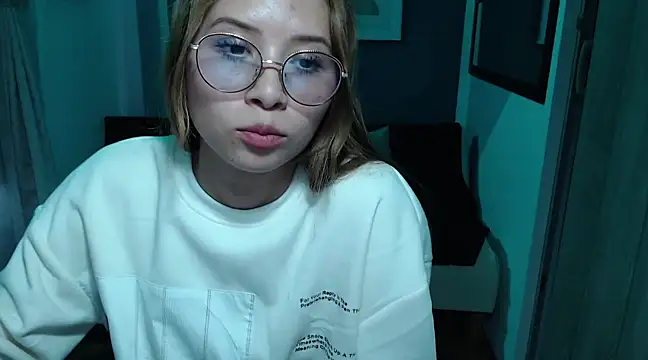 Snapshot of Fiorellaa_delsd chatting on March 19, 2025, 12:56 pm Fiorellaa delsd online show from March 19, 2025, 12:56 pm