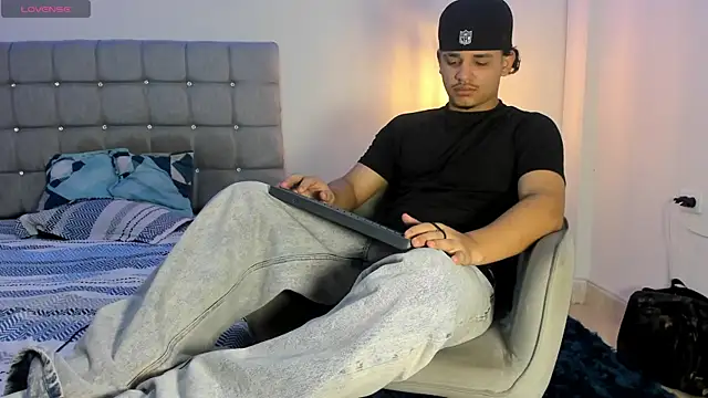 samxx muscle online show from October 8, 2025, 1:42 pm