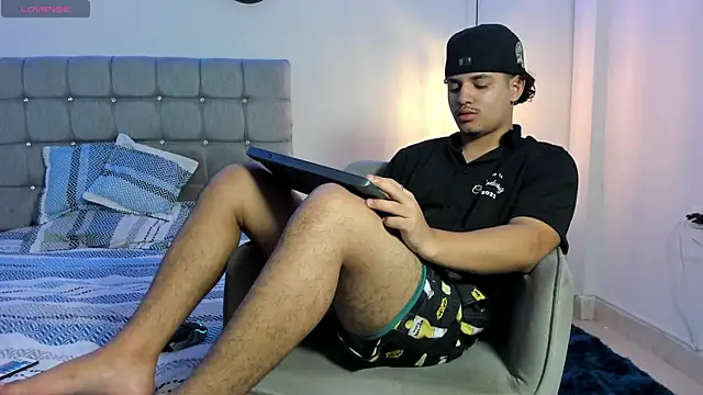 samxx muscle online show from October 10, 2025, 1:43 pm